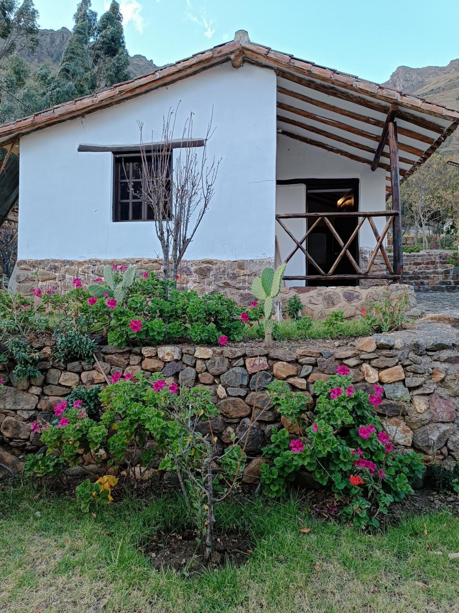 Tika Bungalows Hotel 奥兰太坦波 外观 照片