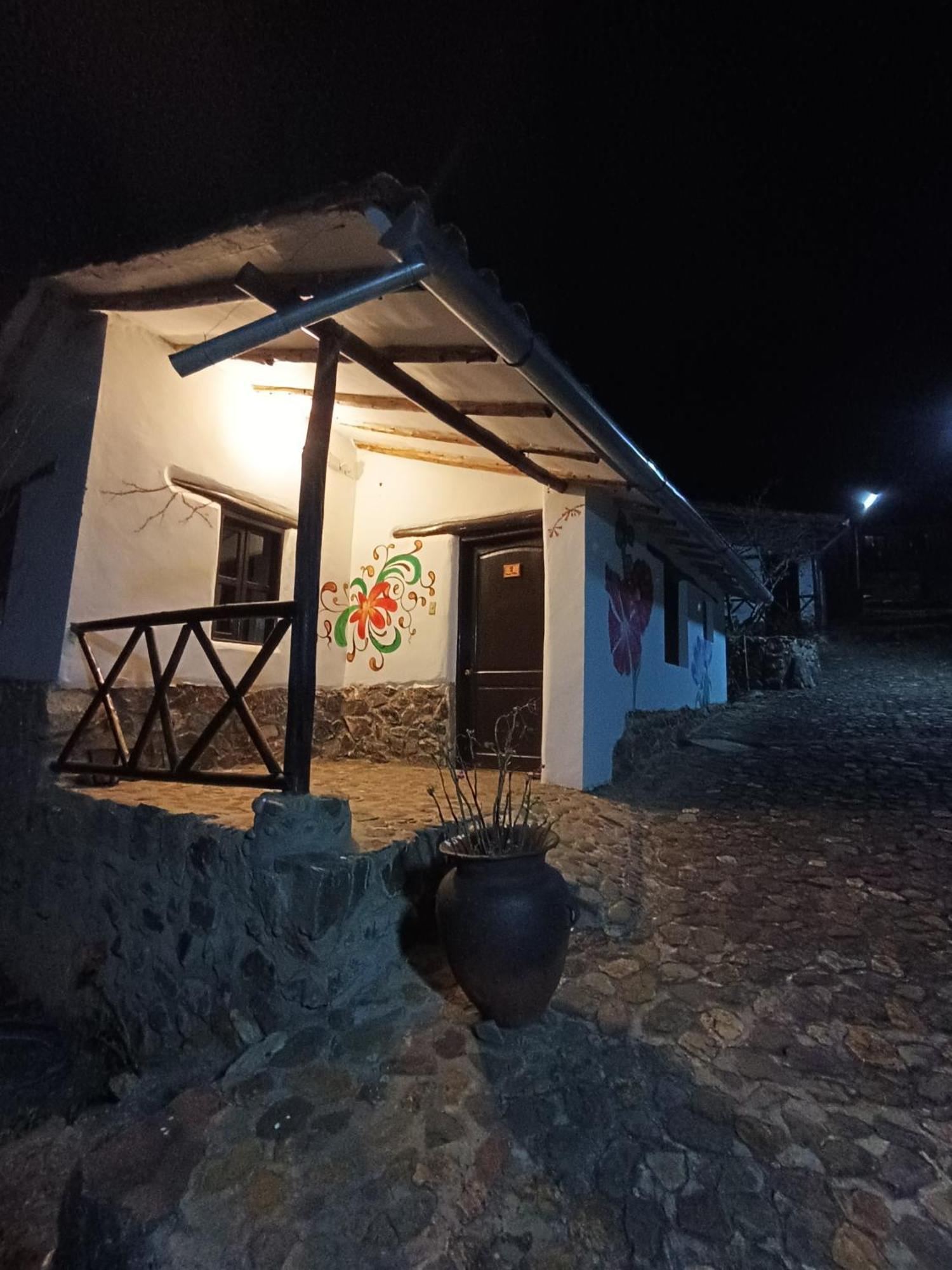 Tika Bungalows Hotel 奥兰太坦波 外观 照片